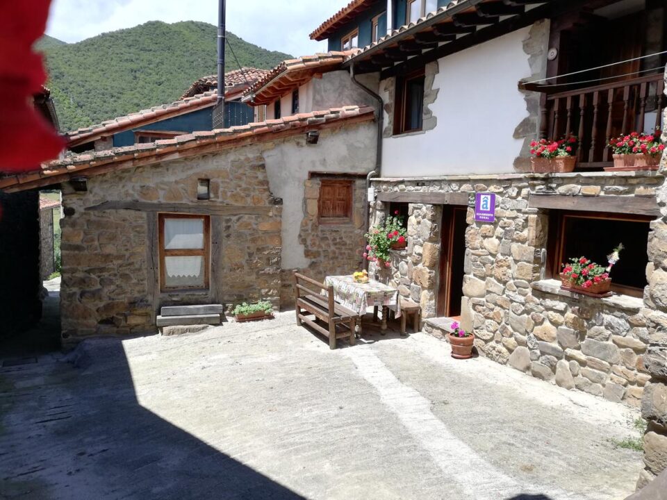 VIVIENDAS RURALES LA CASUCA Y LA CABAÑA – turismo rural en Liébana y Potes, Cantabria