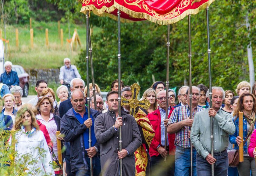 PENTECOSTÉS. BAJADA DE LA SANTÍSIMA CRUZ A POTES. – turismo rural en Liébana y Potes, Cantabria