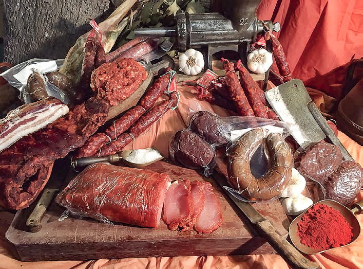 CARNES Y EMBUTIDOS – turismo rural en Liébana y Potes, Cantabria